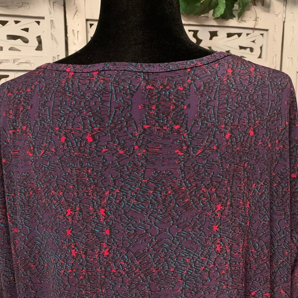 LULAROE! PURPLE & RED ACCENTS STRETCHY LIGHTWEIGHT SHORT SLEEVE LONG TUNIC TOP - Picture 4 of 8